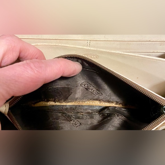 🔥Coach signature full zip wallet🔥 - Picture 4 of 4